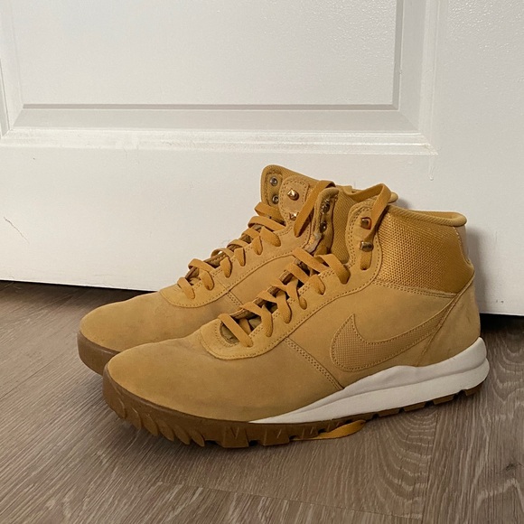 men's nike hoodland suede boots